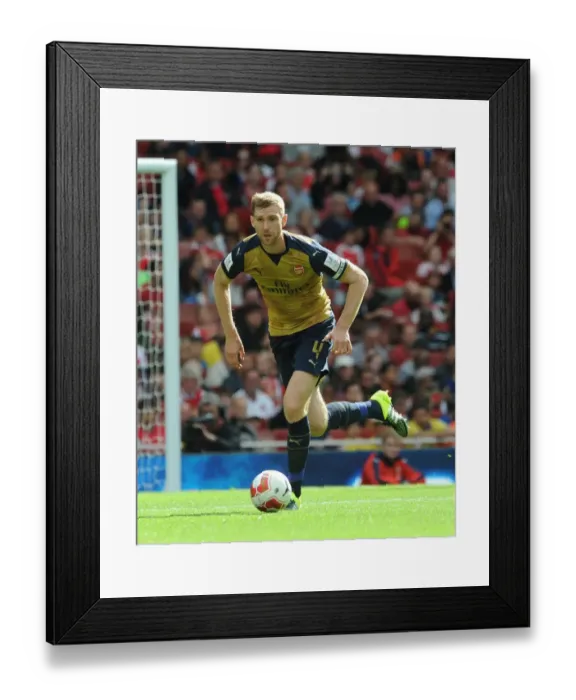 Framed Print : Per Mertesacker in Action: Arsenal vs Lyonnais, Emirates Cup 2015 / 16