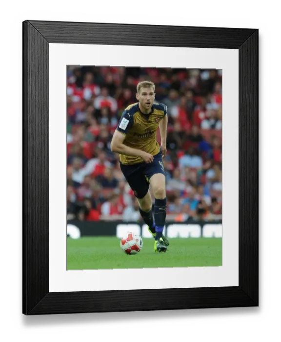 Framed Print : Per Mertesacker in Action: Arsenal vs Lyon, Emirates Cup 2015 / 16