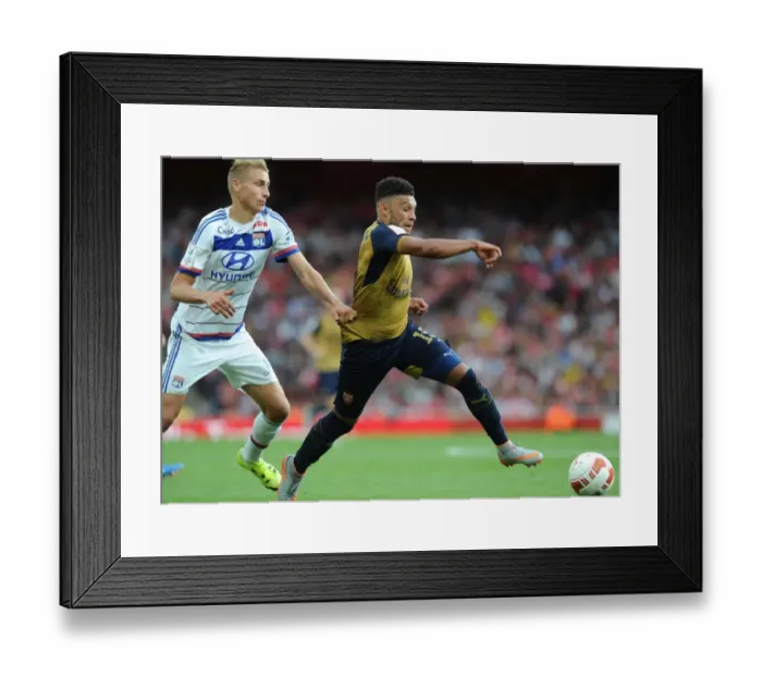 Framed Print : Arsenal's Alex Oxlade-Chamberlain vs. Olympique Lyonnais Ulrich Jennsen: A Clash at the Emirates Cup 2015 / 16 Framed Print : Arsenal's Alex Oxlade-Chamberlain vs. Olympique Lyonnais Ulrich Jennsen: A Clash at the Emirates Cup 2015 / 16