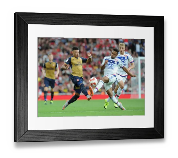 Framed Print : Clash of Midfielders: Oxlade-Chamberlain vs. Tolisso - Arsenal vs. Lyon, Emirates Cup 2015 Framed Print : Clash of Midfielders: Oxlade-Chamberlain vs. Tolisso - Arsenal vs. Lyon, Emirates Cup 2015