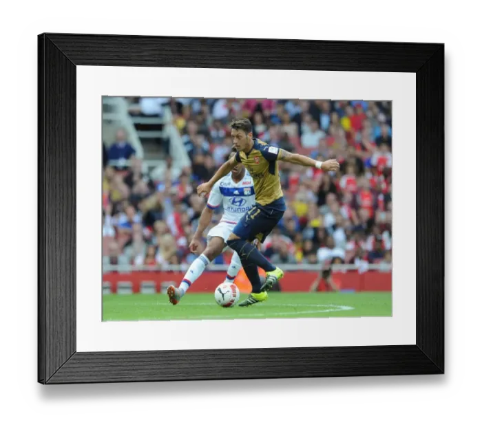 Framed Print : Mesut Ozil in Action: Arsenal vs Olympique Lyonnais, Emirates Cup 2015 / 16 Framed Print : Mesut Ozil in Action: Arsenal vs Olympique Lyonnais, Emirates Cup 2015 / 16