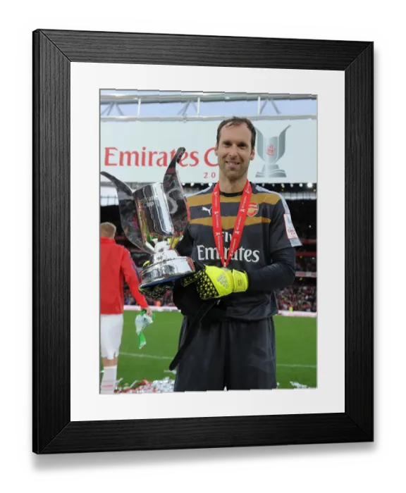 Framed Print : Arsenal Win Emirates Cup: Petr Cech Lifts the Trophy Against VfL Wolfsburg