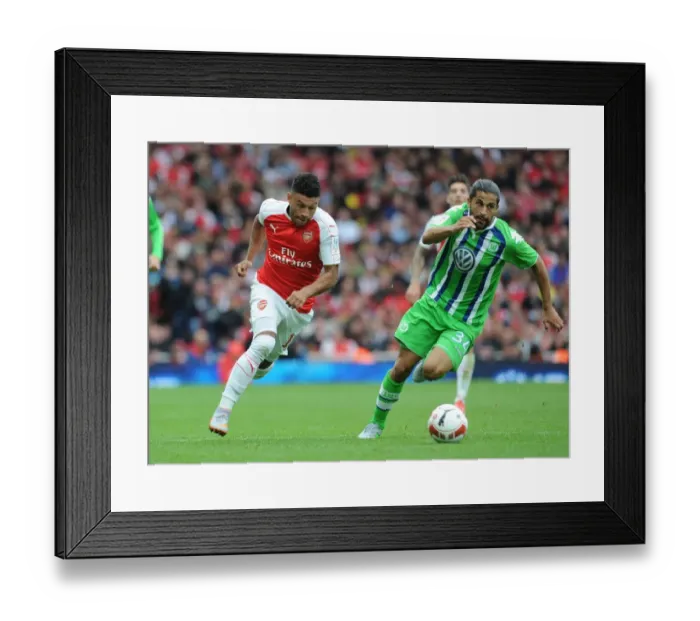 Framed Print : Arsenal's Oxlade-Chamberlain vs. Rodriguez: Emirates Cup Showdown (2015)