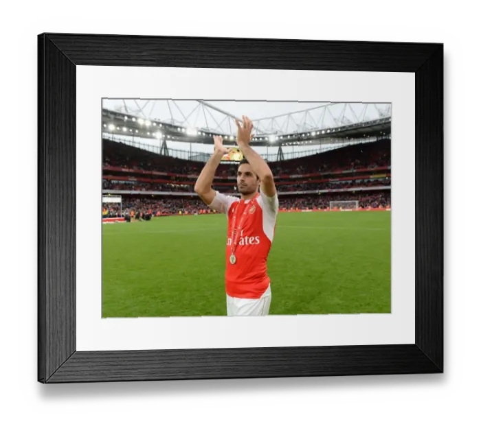Framed Print : Arsenal's Mikel Arteta Celebrates Emirates Cup Victory with Fans Framed Print : Arsenal's Mikel Arteta Celebrates Emirates Cup Victory with Fans