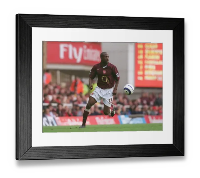 Framed Print : Lauren (Arsenal). Arsenal 1: 0 Manchester City. FA Premier League