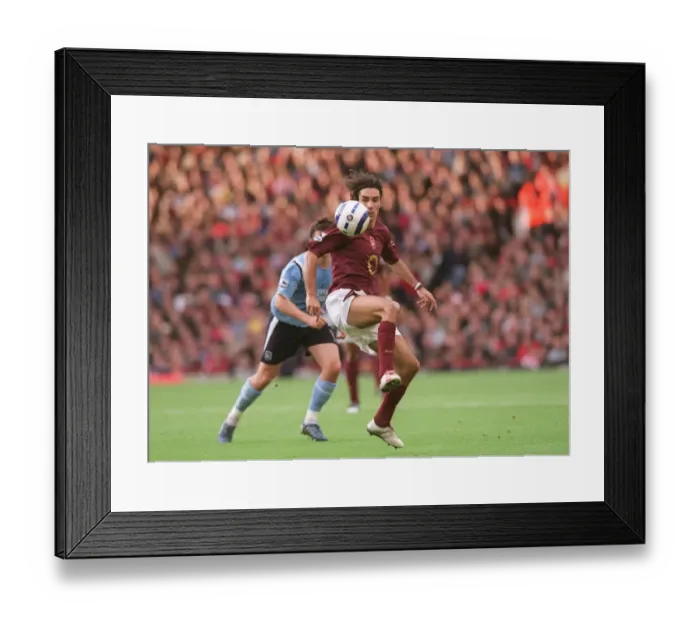 Framed Print : Pires Powers Arsenal to Victory: 1-0 Over Manchester City, FA Premier League, Highbury, London, 2005