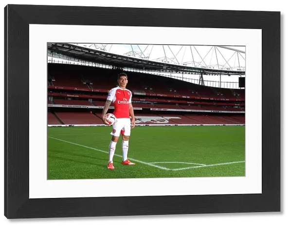 Hector Bellerin (Arsenal). Arsenal 1st Team Photcall and Training Session. Emirates