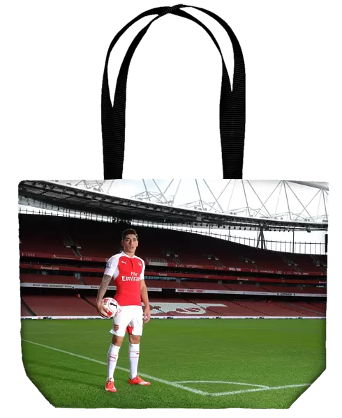 Hector Bellerin (Arsenal). Arsenal 1st Team Photcall and Training Session. Emirates