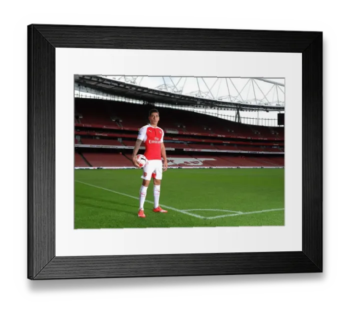 Framed Print : Hector Bellerin (Arsenal). Arsenal 1st Team Photcall and Training Session. Emirates Framed Print : Hector Bellerin (Arsenal). Arsenal 1st Team Photcall and Training Session. Emirates