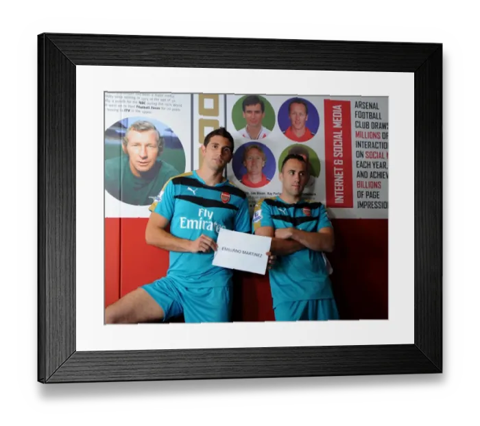 Framed Print : Arsenal Goalkeepers: Emi Martinez and David Ospina at 2015-16 First Team Photocall, Emirates Stadium