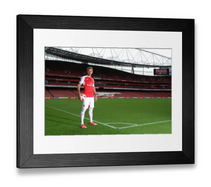 Framed Print : Nacho Monreal (Arsenal). Arsenal 1st Team Photcall and Training Session. Emirates Stadium