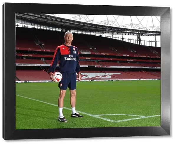 Arsene Wenger (Arsenal Manager). Arsenal 1st Team Photcall and Training Session