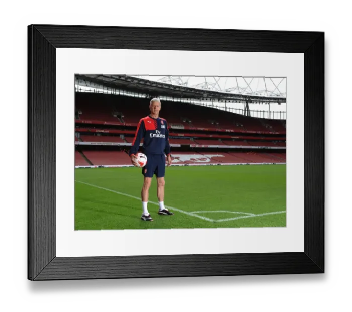 Framed Print : Arsene Wenger (Arsenal Manager). Arsenal 1st Team Photcall and Training Session