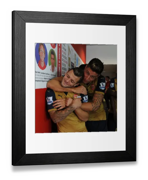 Framed Print : Arsenal Training: Jack Wilshere and Olivier Giroud at Emirates Stadium - 1st Team Session, 2015-16