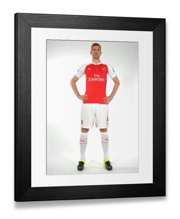 Framed Print : Per Mertesacker: Arsenal's Defender at 2015-16 Season Kick-Off