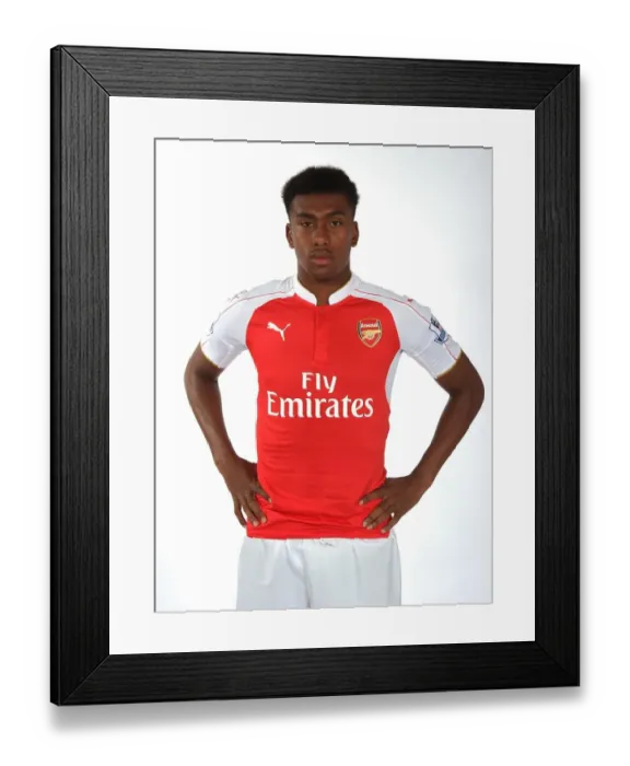 Framed Print : Arsenal First Team: Welcome Alex Iwobi (2015-16) Framed Print : Arsenal First Team: Welcome Alex Iwobi (2015-16)