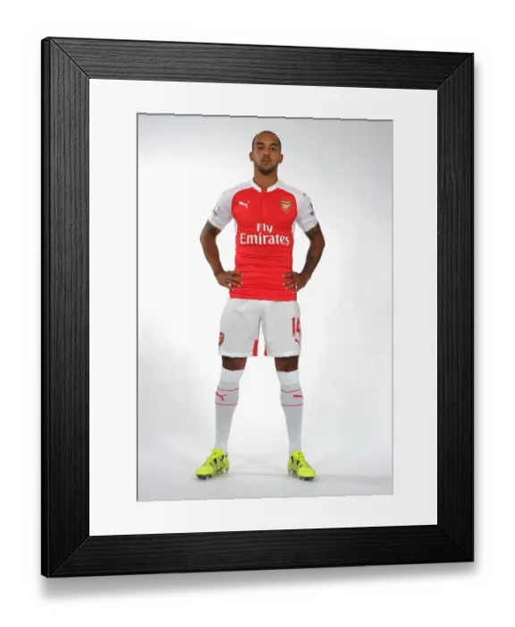 Framed Print : Arsenal Football Club: Theo Walcott at 2015-16 Team Photocall Framed Print : Arsenal Football Club: Theo Walcott at 2015-16 Team Photocall