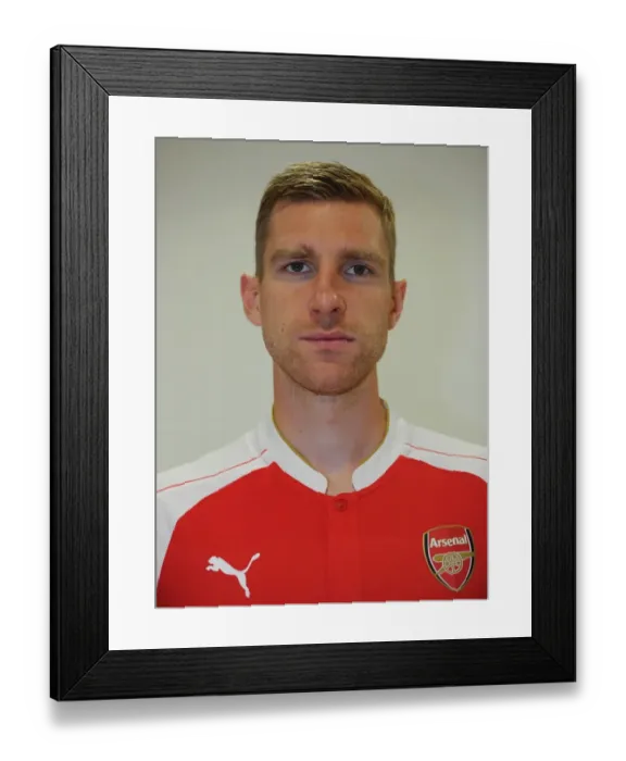 Framed Print : Per Mertesacker at Arsenal's 2015-16 First Team Photocall