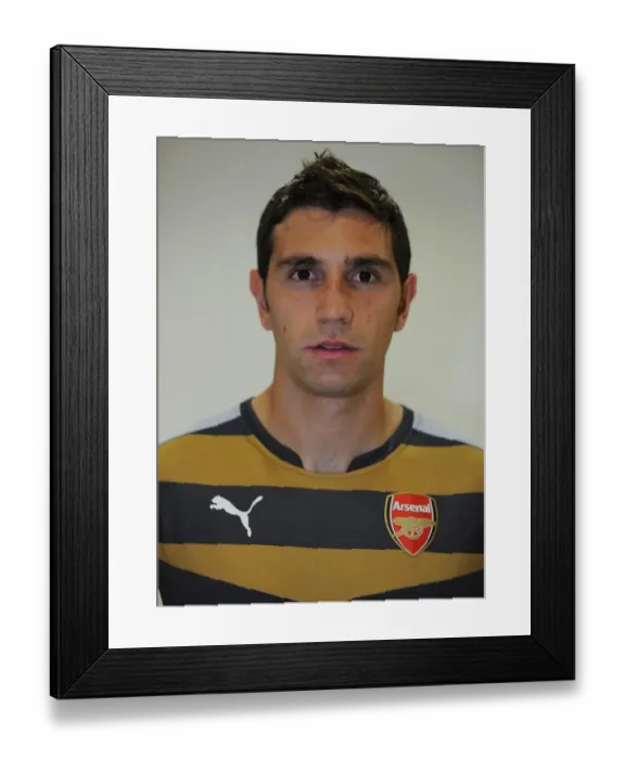 Framed Print : Emiliano Martinez: Arsenal First Team Photocall 2015-16 Framed Print : Emiliano Martinez: Arsenal First Team Photocall 2015-16