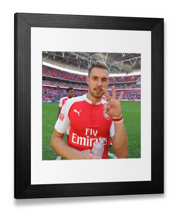 Framed Print : Arsenal Celebrates FA Community Shield Win over Chelsea (2015)