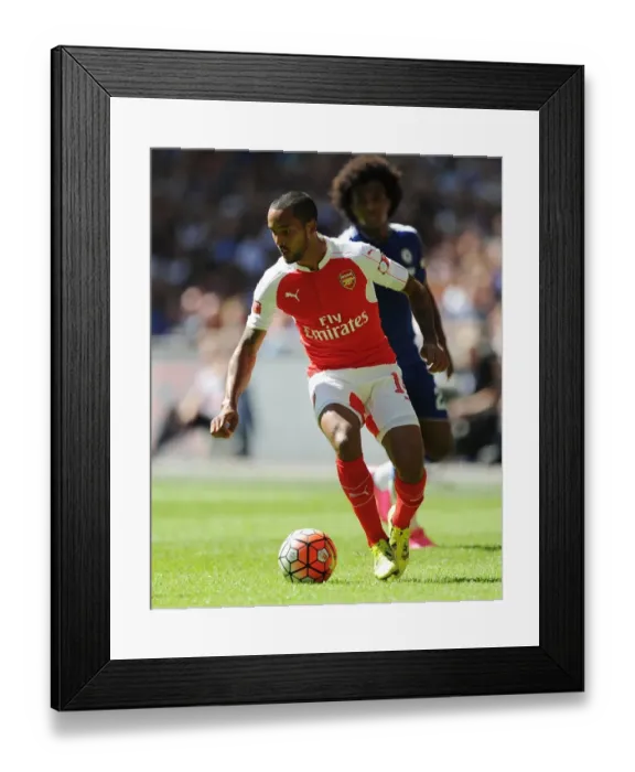 Framed Print : Theo Walcott in Action: Arsenal vs. Chelsea - FA Community Shield 2015-16