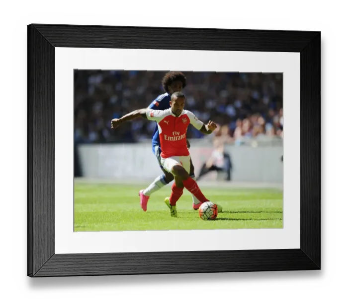 Framed Print : Theo Walcott in Action: Arsenal vs. Chelsea - Community Shield 2015-16