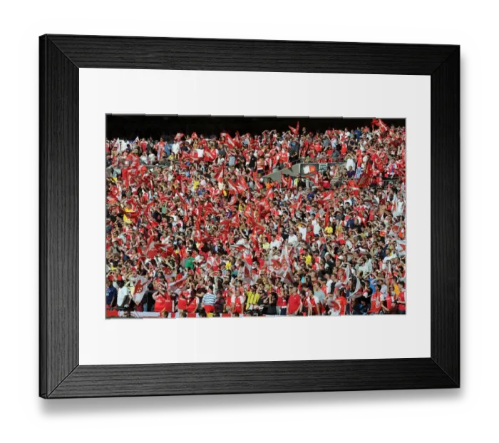 Framed Print : Arsenal Celebrates Community Shield Win over Chelsea (2015) Framed Print : Arsenal Celebrates Community Shield Win over Chelsea (2015)