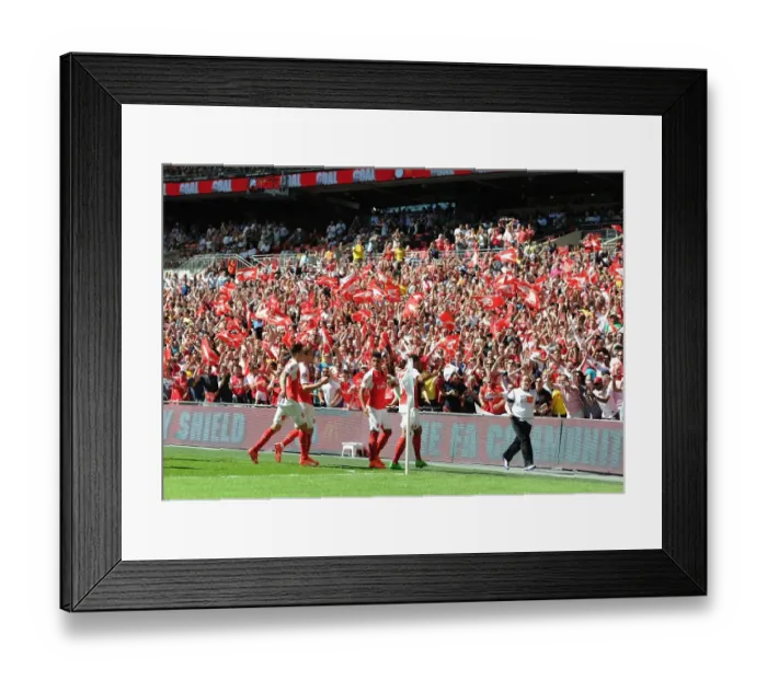 Framed Print : Arsenal Celebrate Oxlade-Chamberlain's Goal: Community Shield Victory over Chelsea (2015)