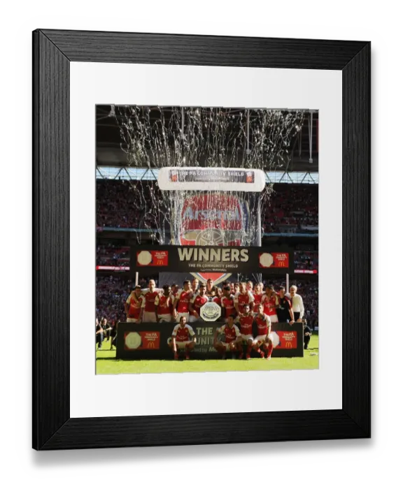 Framed Print : Arsenal Celebrates FA Community Shield Win Against Chelsea (2015-16) Framed Print : Arsenal Celebrates FA Community Shield Win Against Chelsea (2015-16)