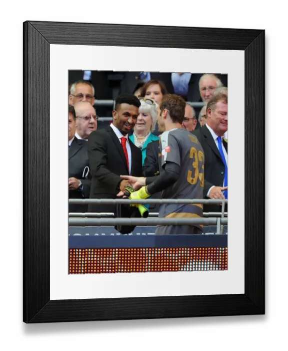 Framed Print : A Father-Son Moment of Sports Tradition: Rocastle and Cech at the Community Shield Framed Print : A Father-Son Moment of Sports Tradition: Rocastle and Cech at the Community Shield