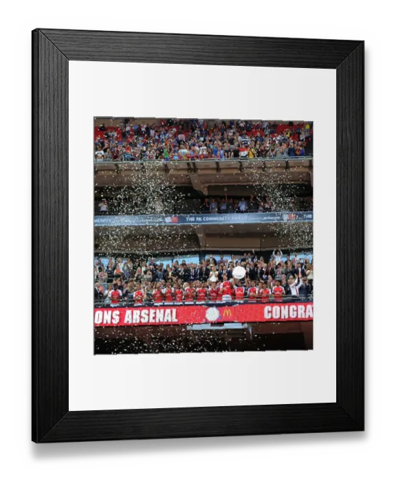 Framed Print : Arsenal Lift FA Community Shield: Victory over Chelsea (2015-16)