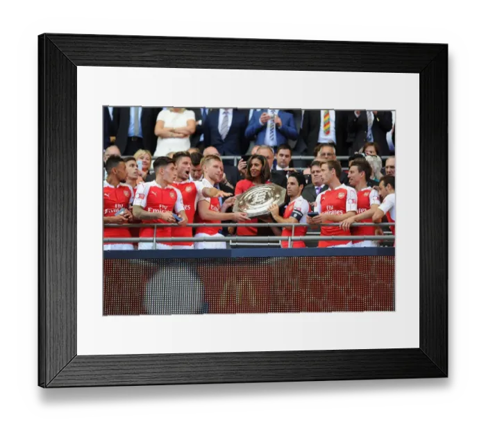 Framed Print : Arsenal FC: Janet Rocastle Presents FA Community Shield to Mertesacker and Arteta Framed Print : Arsenal FC: Janet Rocastle Presents FA Community Shield to Mertesacker and Arteta