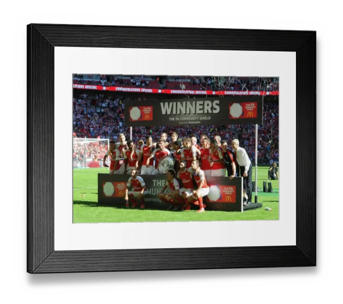Framed Print : Arsenal Celebrates Community Shield Victory over Chelsea (2015-16) Framed Print : Arsenal Celebrates Community Shield Victory over Chelsea (2015-16)