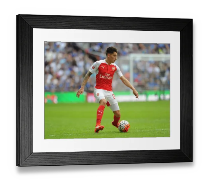 Framed Print : Hector Bellerin in Action: Arsenal vs. Chelsea - FA Community Shield 2015-16