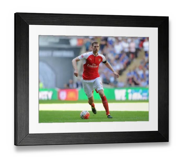 Framed Print : Per Mertesacker in Action: Arsenal vs. Chelsea - FA Community Shield 2015-16 Framed Print : Per Mertesacker in Action: Arsenal vs. Chelsea - FA Community Shield 2015-16