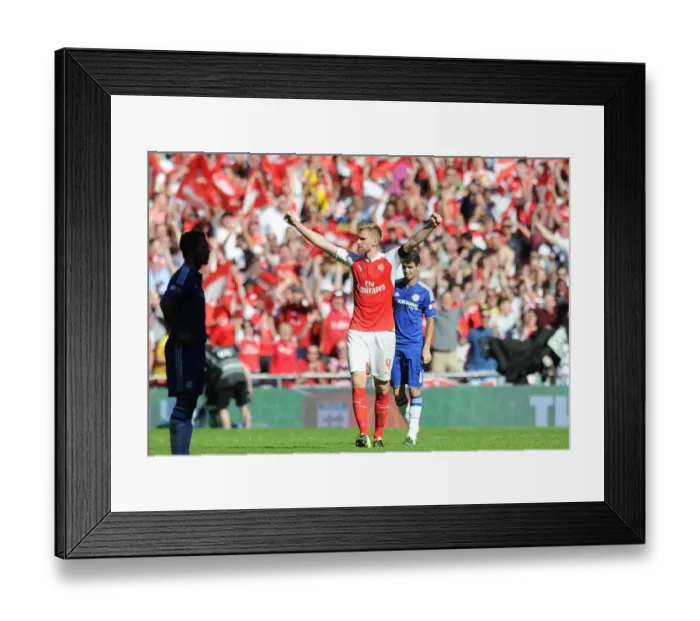 Framed Print : Per Mertesacker's Triumphant Moment: Arsenal's FA Community Shield Victory over Chelsea (2015)