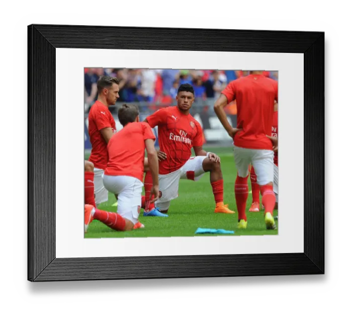 Framed Print : Alex Oxlade-Chamberlain Prepares for Arsenal-Chelsea Showdown at FA Community Shield 2015