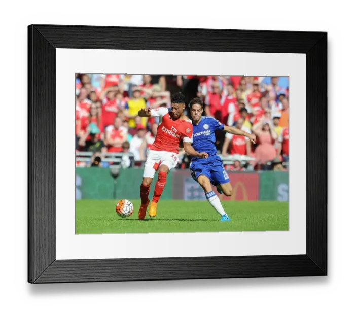 Framed Print : Clash at the Community Shield: Oxlade-Chamberlain vs Azpilicueta (Arsenal vs Chelsea) Framed Print : Clash at the Community Shield: Oxlade-Chamberlain vs Azpilicueta (Arsenal vs Chelsea)