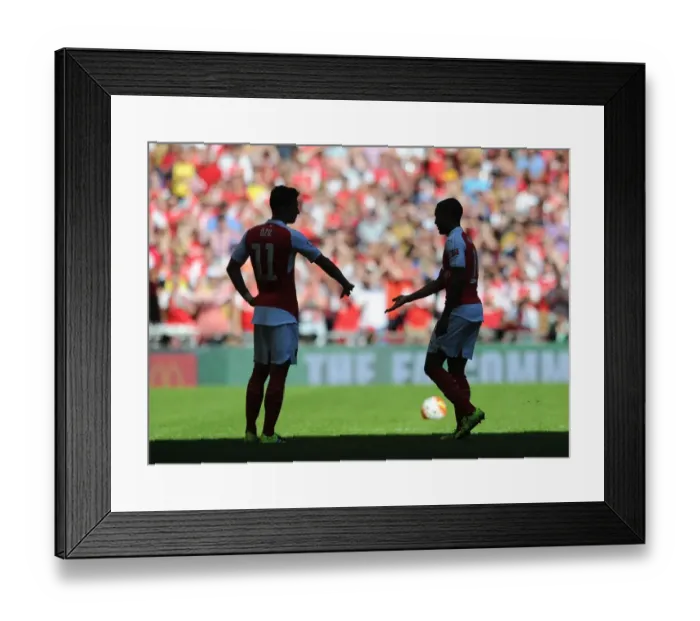 Framed Print : Arsenal's Star Duo: Ozil and Walcott Shine at the FA Community Shield vs. Chelsea (2015)