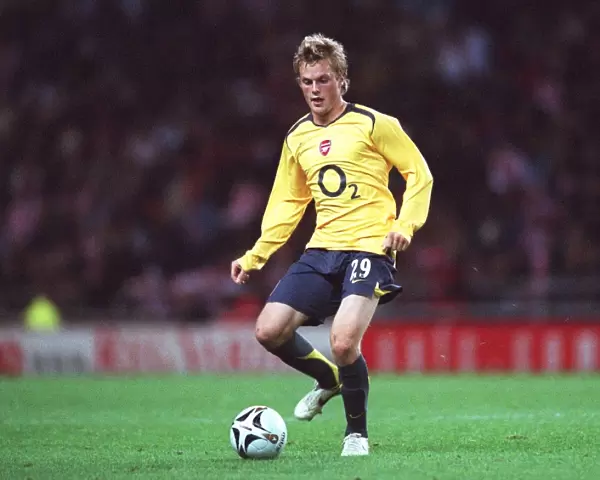 Arsenal's Sebastian Larsson Scores in Carling League Cup Victory over Sunderland (2005)