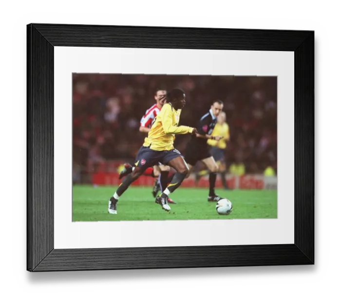Framed Print : Alex Song (Arsenal). Sunderland 0: 3 Arsenal. Carling League Cup, Round 3 Framed Print : Alex Song (Arsenal). Sunderland 0: 3 Arsenal. Carling League Cup, Round 3