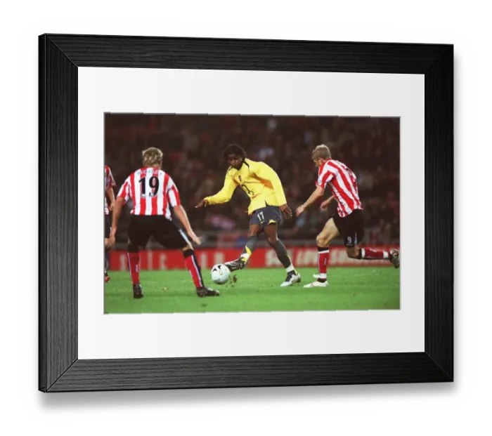 Framed Print : Alex Song (Arsenal) Martin Woods and Jonathan Stead (Sunderland) Framed Print : Alex Song (Arsenal) Martin Woods and Jonathan Stead (Sunderland)