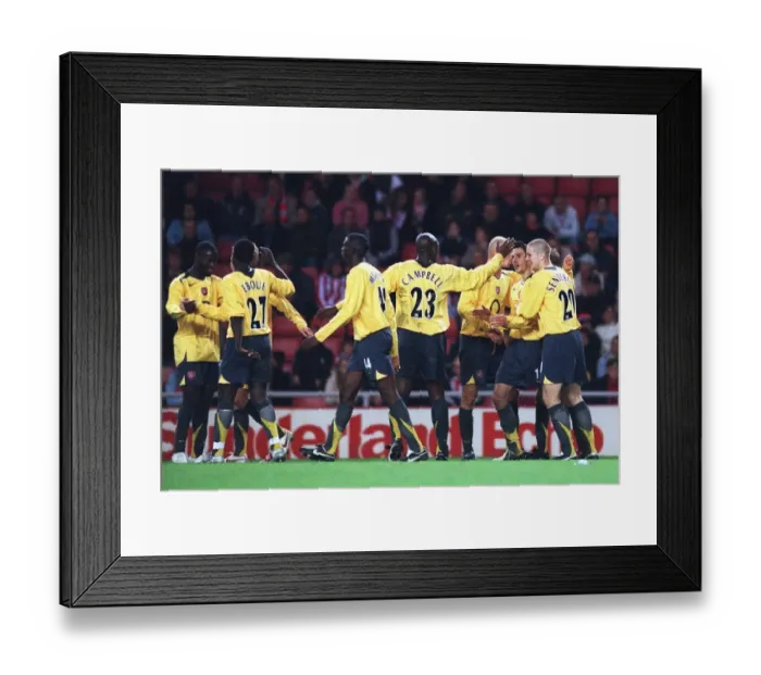 Framed Print : Robin van Persie's Triumph: Arsenal's 3-0 Carling League Cup Victory over Sunderland