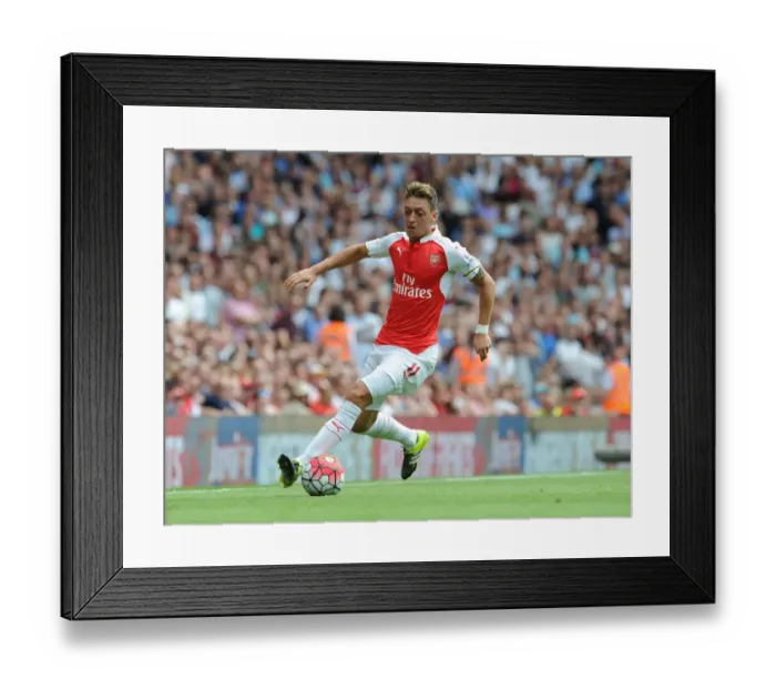 Framed Print : Mesut Ozil in Action: Arsenal vs. West Ham United, Premier League 2015-16 Framed Print : Mesut Ozil in Action: Arsenal vs. West Ham United, Premier League 2015-16