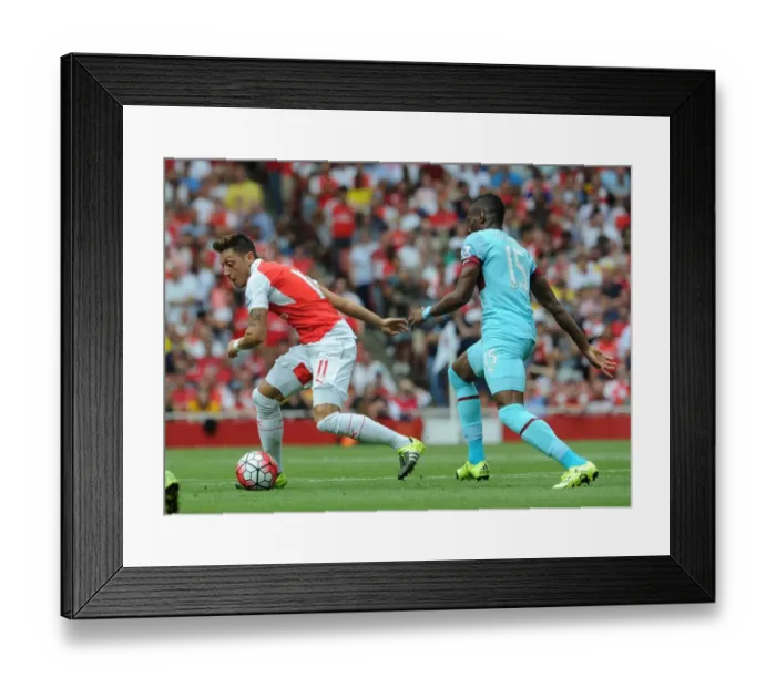 Framed Print : Mesut Ozil Outsmarts Diafra Sakho: Arsenal vs West Ham United, Premier League 2015-16