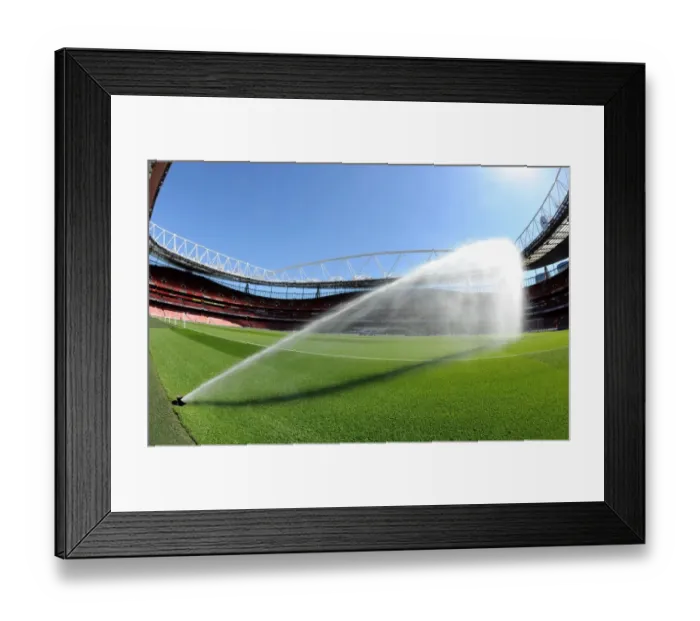 Framed Print : Arsenal vs West Ham United: Pre-Match Pitch Preparation at The Emirates (2015-16) Framed Print : Arsenal vs West Ham United: Pre-Match Pitch Preparation at The Emirates (2015-16)
