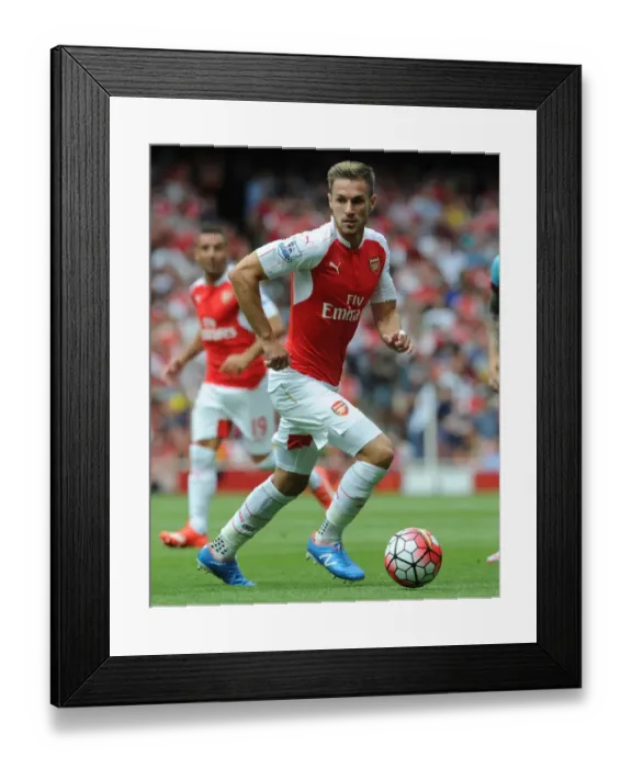Framed Print : Aaron Ramsey in Action: Arsenal vs. West Ham United (2015-16) Framed Print : Aaron Ramsey in Action: Arsenal vs. West Ham United (2015-16)
