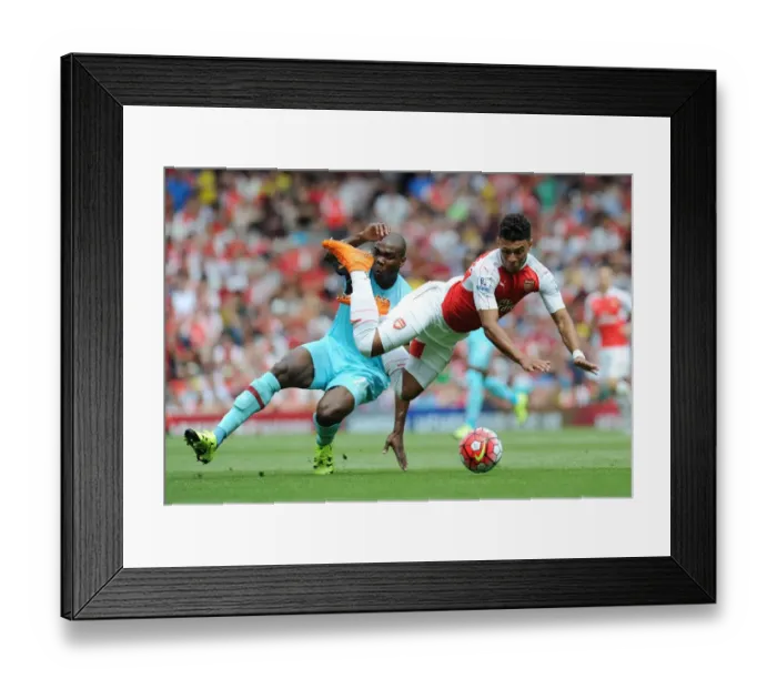 Framed Print : Intense Battle: Oxlade-Chamberlain vs. Ogbonna - Arsenal vs. West Ham (2015-16)
