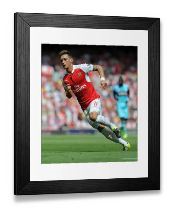 Framed Print : Mesut Ozil in Action: Arsenal vs. West Ham United (2015-16) Framed Print : Mesut Ozil in Action: Arsenal vs. West Ham United (2015-16)