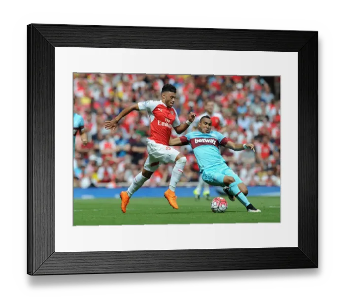 Framed Print : Oxlade-Chamberlain Outsmarts Payet: Arsenal's Midfield Maestro Dazzles in 2015-16 Premier League Showdown Against West Ham